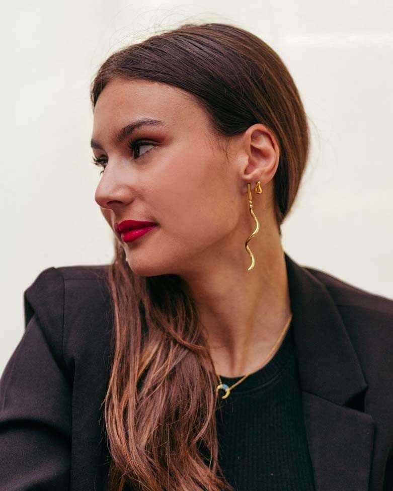 Pendientes KUKUI Oro | Pendientes dorados largos espiral - moon