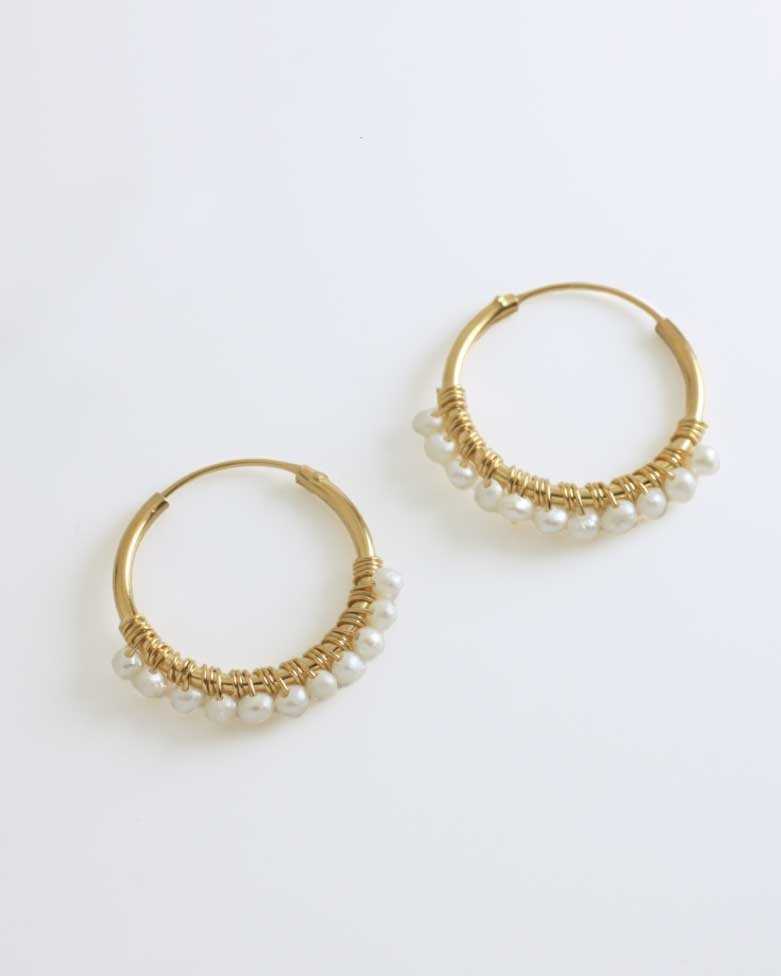 CHAKRA Beads | Golden hoops with several pearls - moon