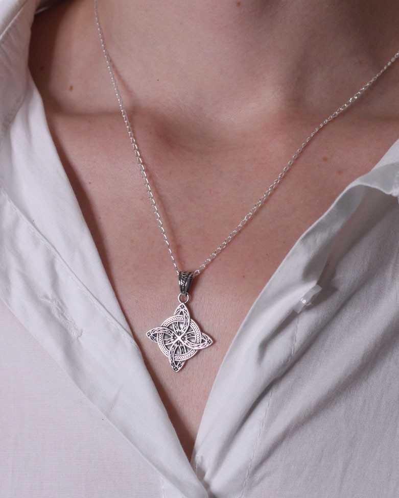 SIHIRI Necklace | Witch's Knot in Silver and Oxidized Finish - moon