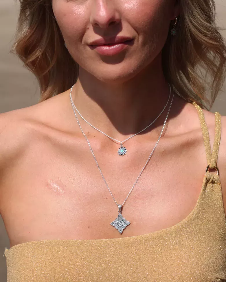 SIHIRI Necklace | Witch's Knot in Silver and Oxidized Finish - moon
