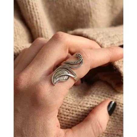 LIOR Ring | Oxidized 925 Sterling Silver Leaf Ring - moon