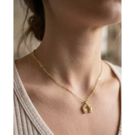 VETRA Gold Necklace | Gold Horseshoe Choker Amulet - moon