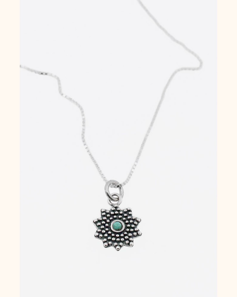 Collar SAREE | En plata con colgante dibujo estrella con piedra nacar - moon