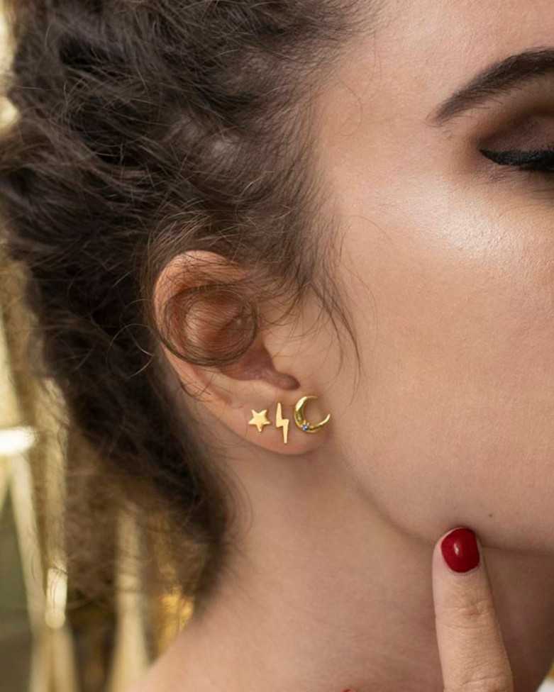 Pendiente NAAB | Pendiente plata pequeño con forma de estrella con baño de oro- moon