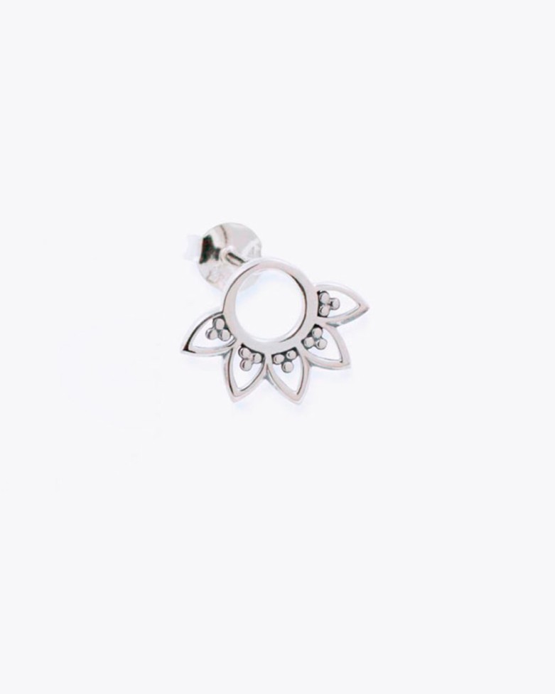 Pendientes KIKU | En plata de tamaño pequeño y forma media flor - moon