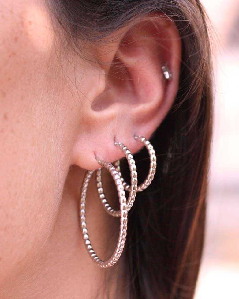 BULMA EARRINGS | In silver with balls along the entire ring - moon