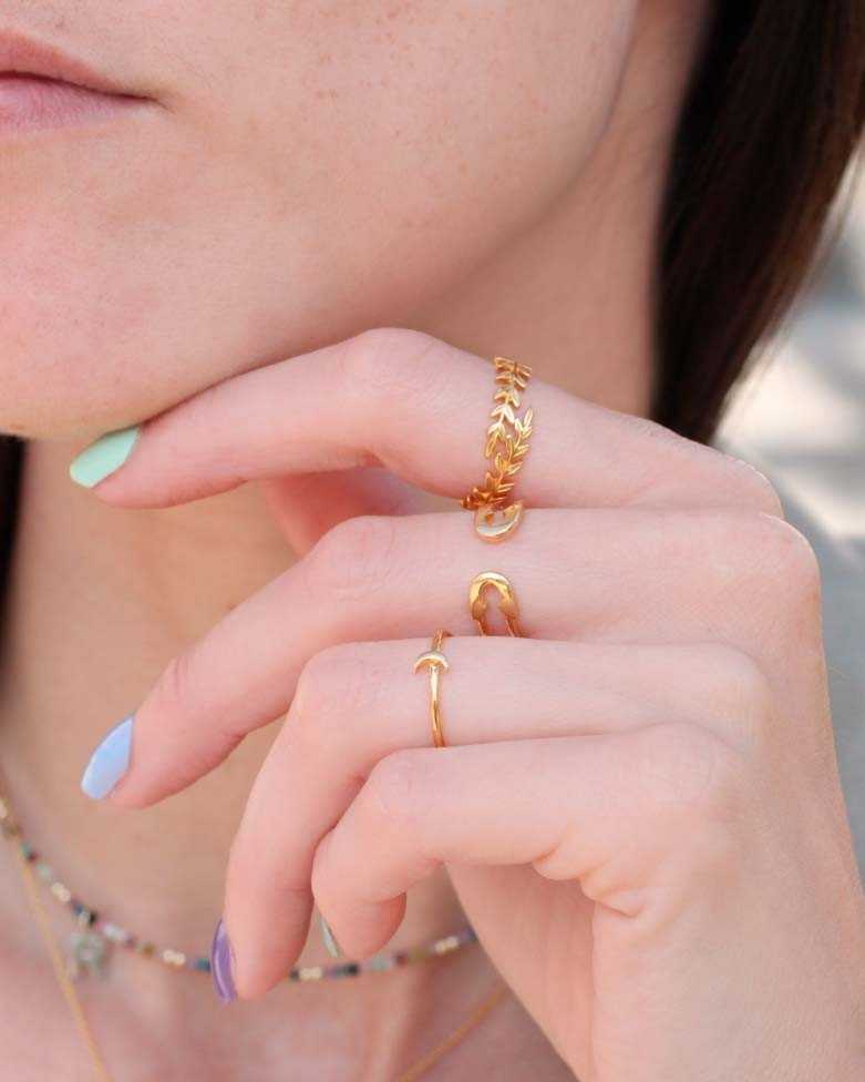 Ring ROCKOLA Gold | In silver gilt in the shape of a safety pin - moon