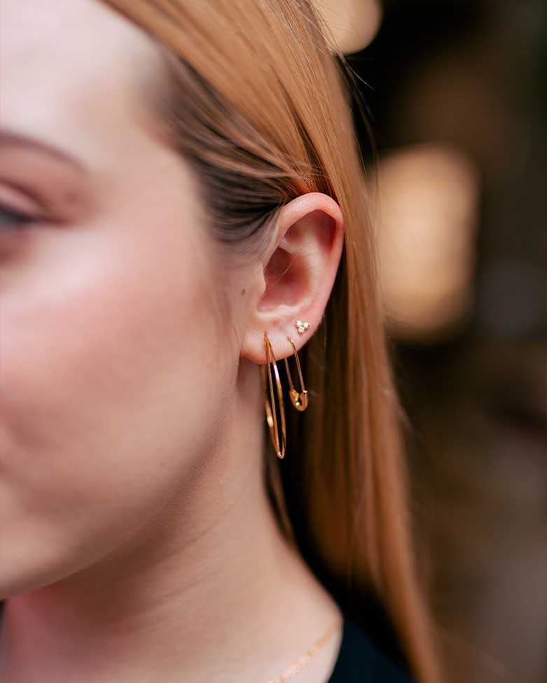 ROCKOLA GOLD EARRING | Gold-plated safety pin shape - moon