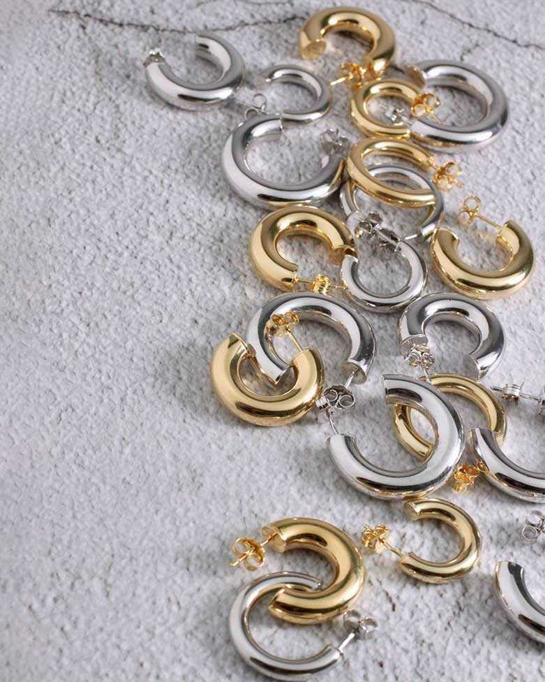 KAILA GOLD Hoops | Smooth and thick gold hoops - moon