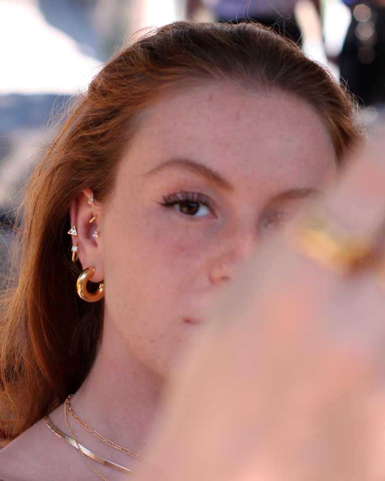 Aros KAILA ORO | Aros lisos y gorditos en dorado - moon