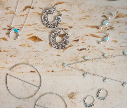 Cinco maneras de saber si tus joyas son de plata.